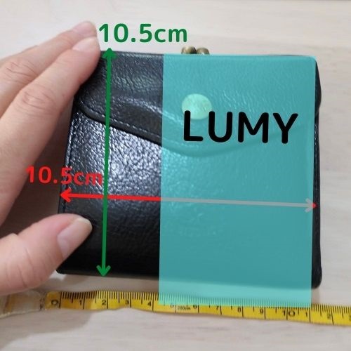 イルビゾンテ二つ折り財布とLUMYのサイズ比較
